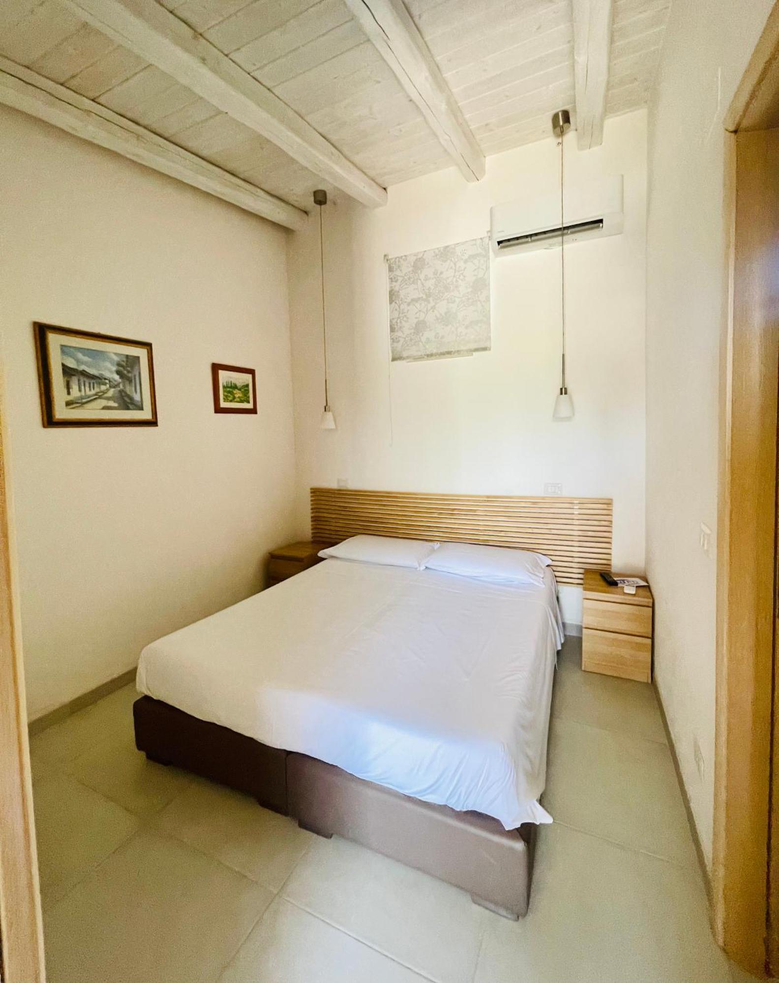 Borgo Camicia In Panzió Barcellona-Pozzo di Gotto Kültér fotó