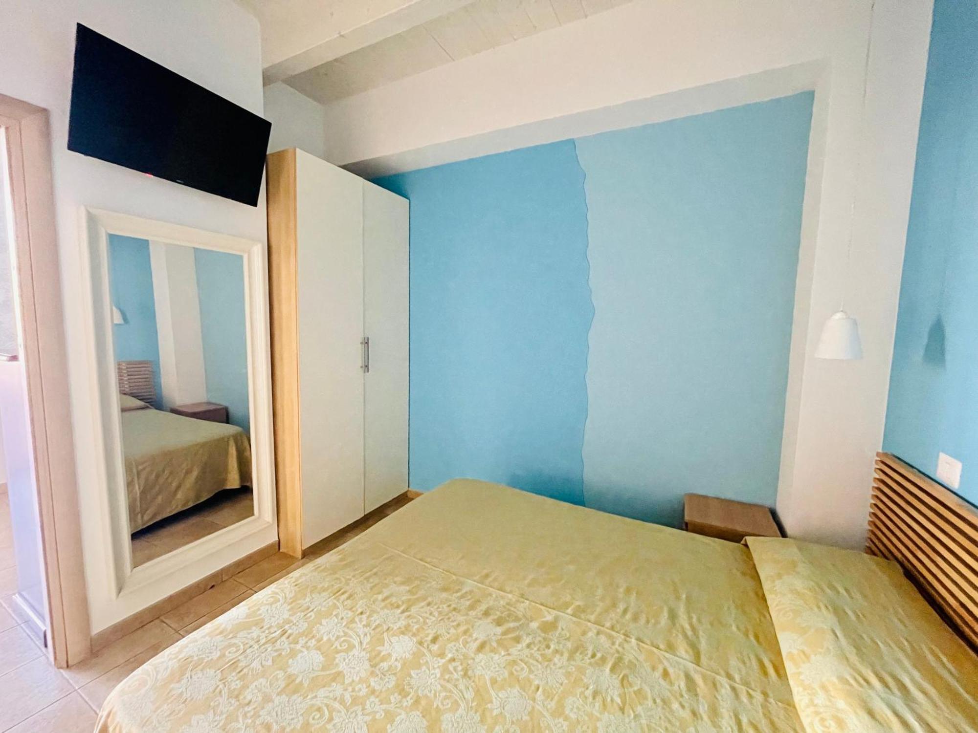 Borgo Camicia In Panzió Barcellona-Pozzo di Gotto Szoba fotó