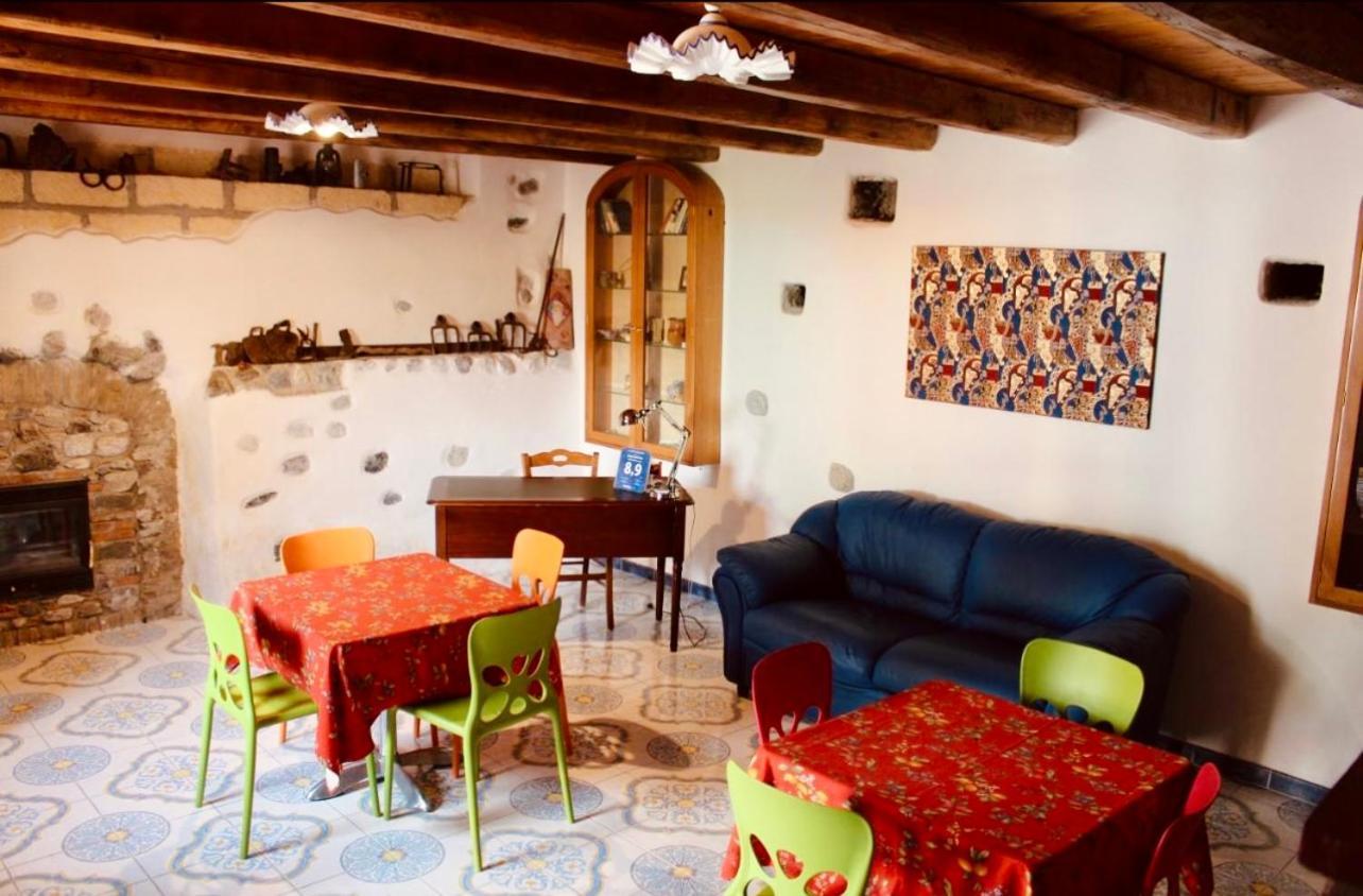 Borgo Camicia In Panzió Barcellona-Pozzo di Gotto Kültér fotó