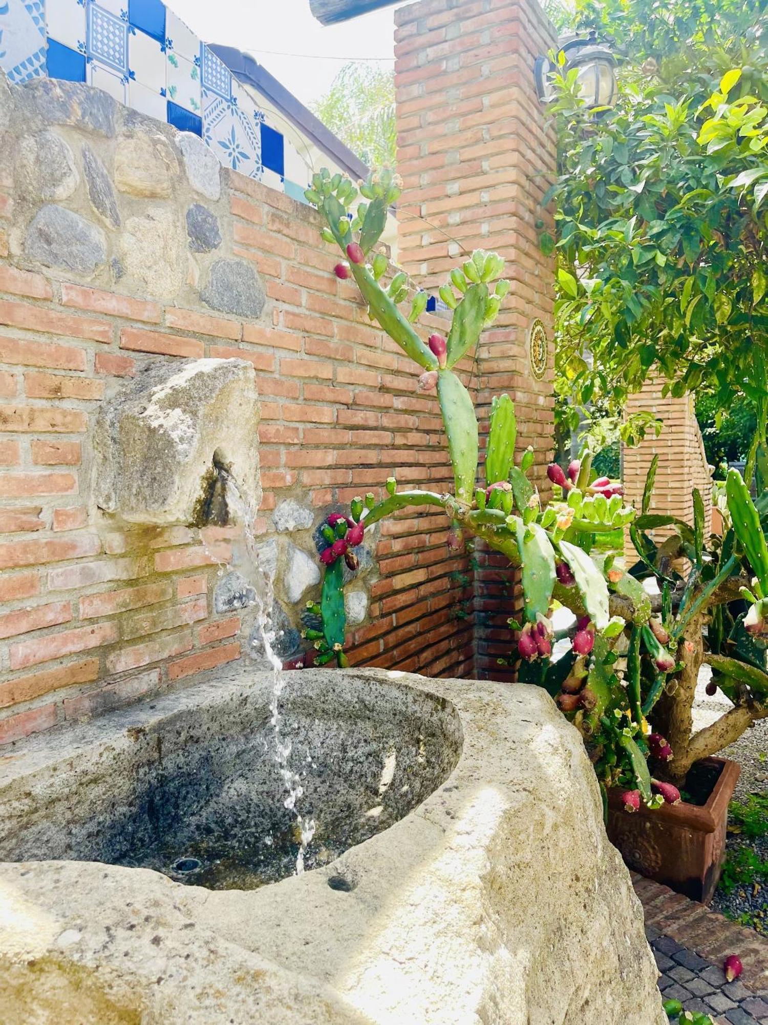 Borgo Camicia In Panzió Barcellona-Pozzo di Gotto Kültér fotó
