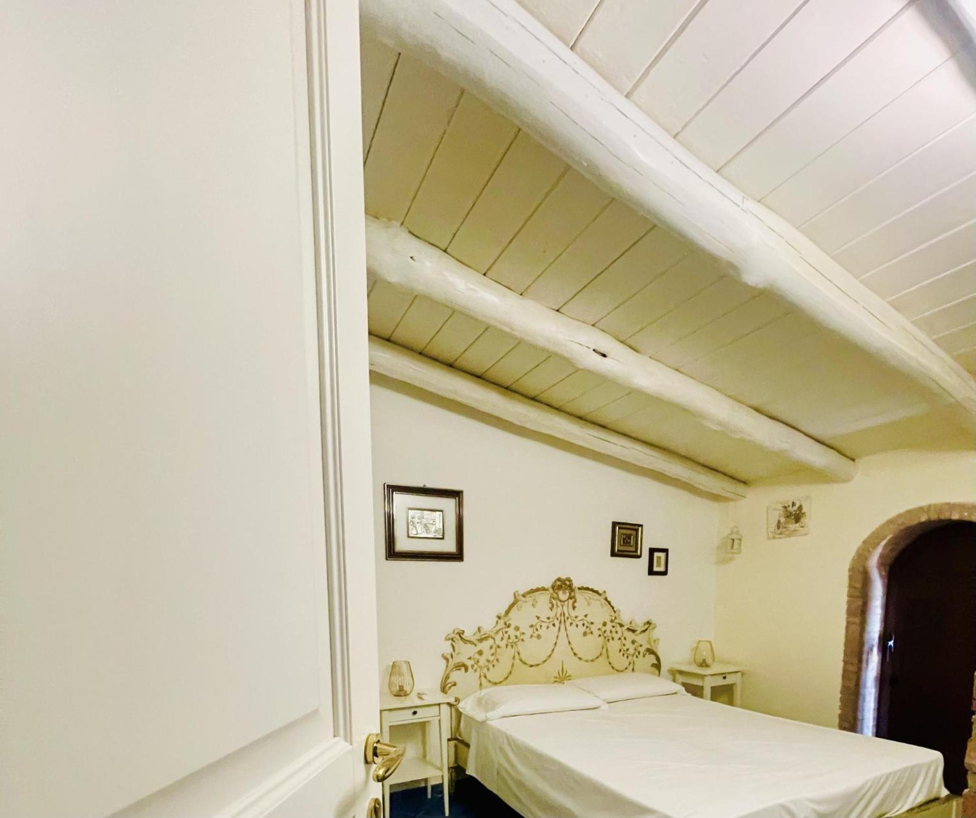 Borgo Camicia In Panzió Barcellona-Pozzo di Gotto Kültér fotó